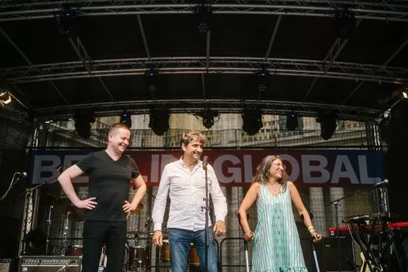 Klaus Lederer, Paul Spies und Idil Efe (von links nach rechts) er&ouml;ffnen das Konzert